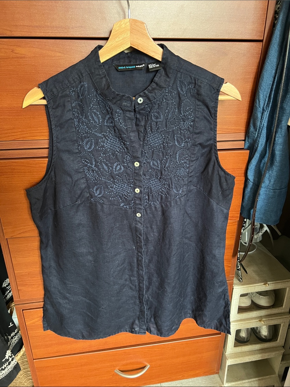 Saint Tropez West 100% linen sleeveless button up top